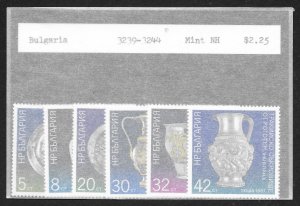 BULGARIA (31) Complete Mint Never Hinged Sets - 150 stamps