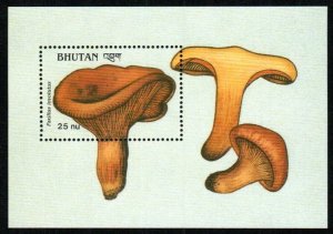 Bhutan Stamp 729  - Paxillus involutus mushroom