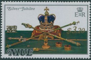 Niue 1977 SG234 $3.20 Coronation regalia MNH