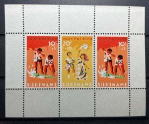 (397) SURINAME 1966 : Sc# 129a WELFARE BAMBOO GUN PARADING CHILDREN - MNH VF S/S