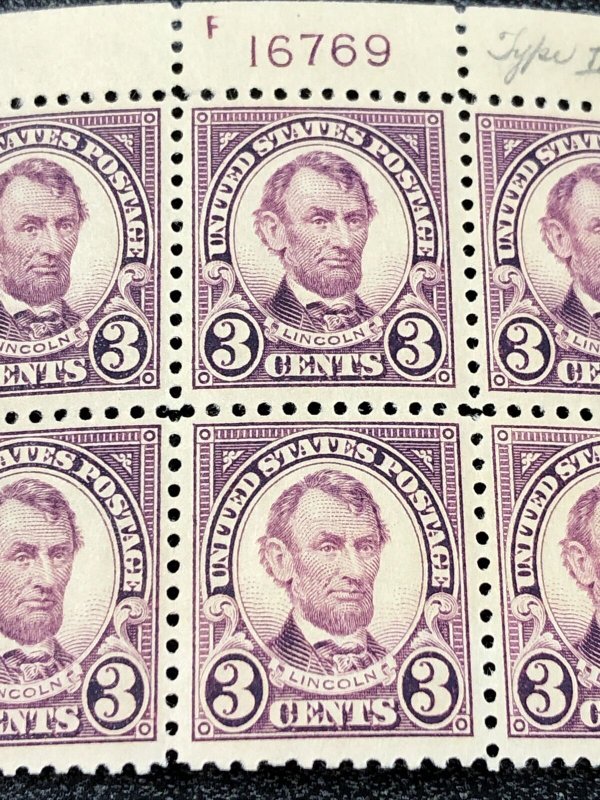 US 555 Lincoln 3C Plate Block Of 6 Very Fine Original Gum ( 1 Hinged , 5 Not )