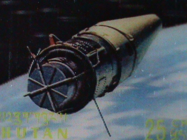 ​BHUTAN-1969 SC#108D- CONQUEST OF SPACE-ASTRONAUT LANDING ON MOON-3D STAMP MNH