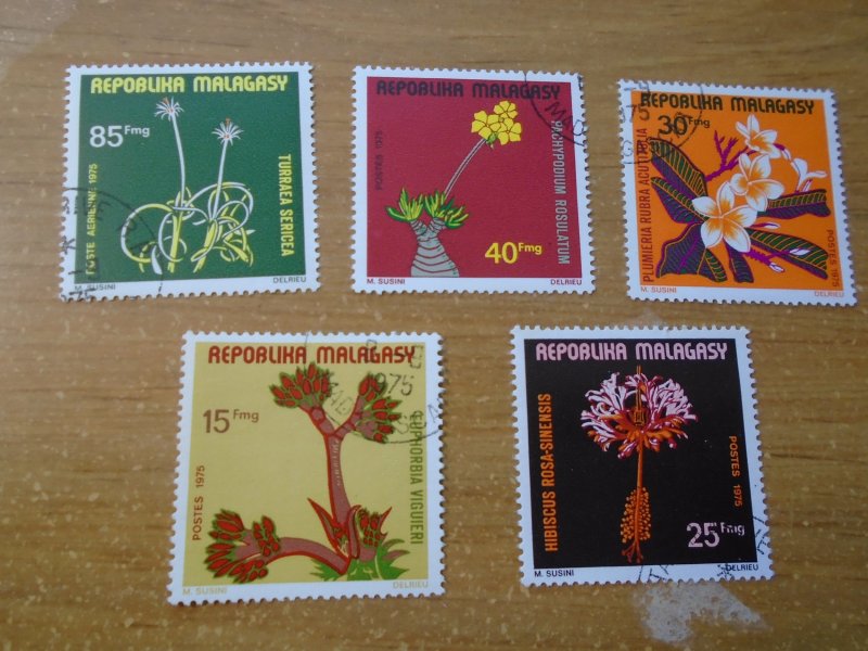 Madagascar  #  527-30  used   Flowers