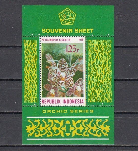 Indonesia, Scott cat. 1047a. Orchid Series s/sheet. ^