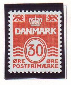 Denmark Sc 688 1981 30 ore wavy lines stamp mint NH