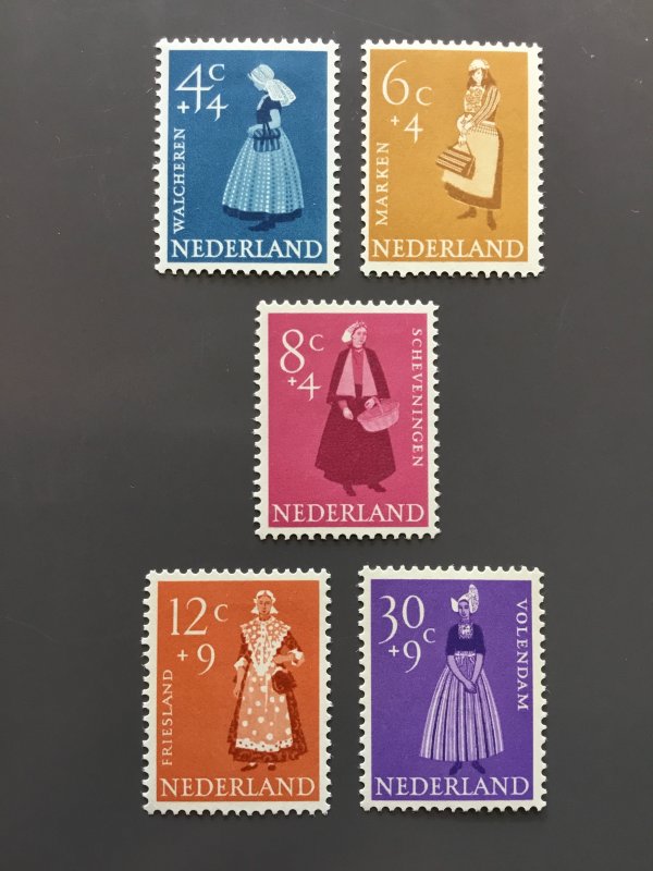 Netherlands B321-B325 F-VF MH. Scott $ 12.05