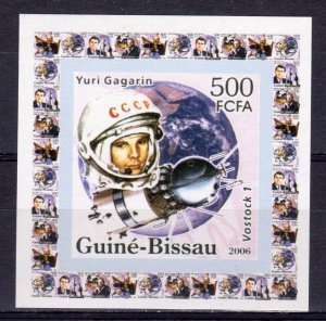 Guinea-Bissau 2006 SPACE GAGARIN Deluxe s/s Perforated Mint (NH)