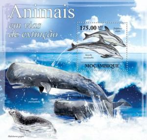 MOZAMBIQUE 2011 SHEET MNH ENDANGERED ANIMALS DOLPHINS WHALES MARINE LIFE
