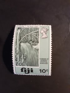 Fiji #290            MH
