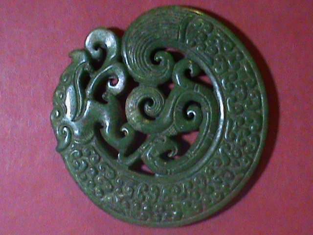 VERY OLD GREEN JADE PENDENT DOUBLE SIDE HAND CRAFT DRAGONS VERY HARD TO FIND