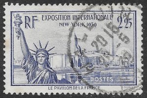 France Scott 372 Used 2.25f New York Worlds Fair issue of 1939 Statue of Liberty