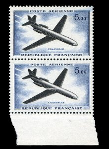 France, Air Post #C39var, 1960 5f Caravelle, vertical pair, bottom stamp with...