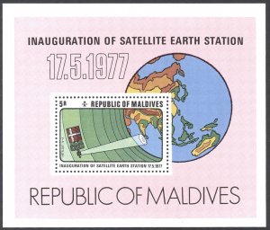 Maldive Islands Sc# 681 MNH Souvenir Sheet 1977 World Telecommunications Day