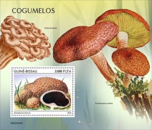 Guinea-Bissau - 2022 Earthball Mushrooms - Stamp Souvenir Sheet - GB220303b1
