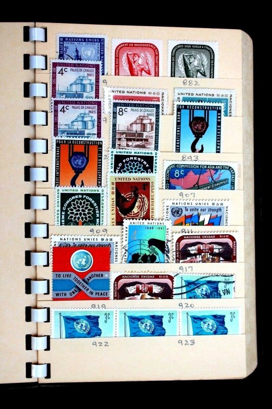 United Nations 117 Stamps Nice small collection of MNH, MH & Used in Stock Book 