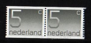 Netherlands  #546  MNH  1976 pair  Numbers Crouwel 5c coil stamps