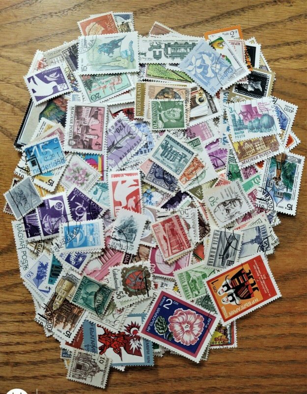 Worldwide stamp accumulation, kiloware ,collection  1000 off paper stamps