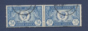 SOUTH AFRICA  - Scott 70  - used  horizontal pair-  King George V - 1930