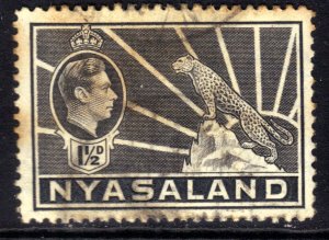 Nyasaland 1938 - 44 KGV1 1 1/2d Grey used SG 132a toned slightly ( D1294 )