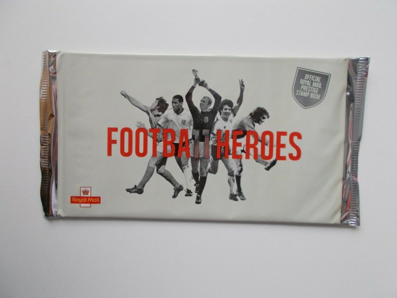 2013 DY7 Football Heroes Prestige Booklet Complete in Special Wrapper Cat £35