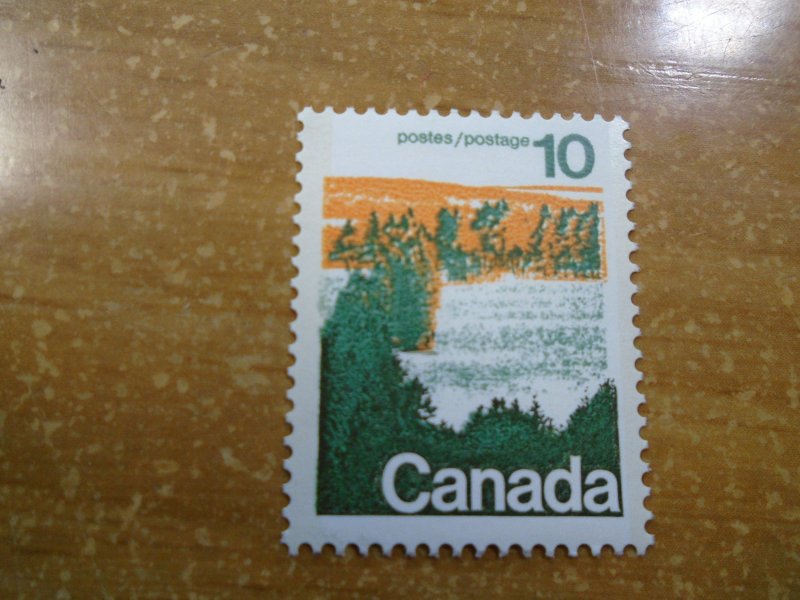Canada  #  594a  DF  pap  Type  II  MNH