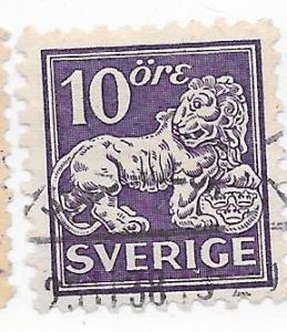 Sweden #128 10o violet Heraldic Lion  (U) CV $0.85