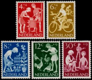 ✔️ NETHERLANDS 1962 - CHILD WELLFARE KINDERZEGELS - NVPH 779/783 ** MNH OG