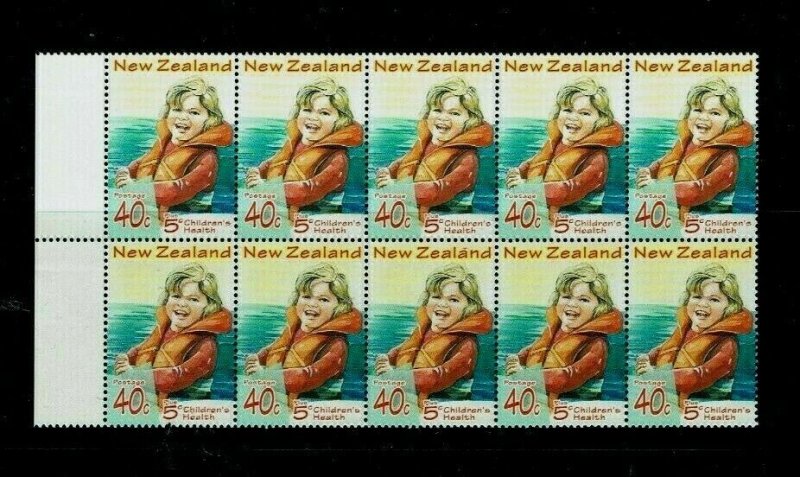 New Zealand: 1998 Children's Health, Water Safety, R6/2 collar flaw, MNH block