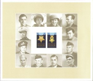 2822-2823 Medal of Honor WW II Stamp Folio of 20 2013