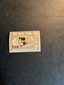 Vietnam Scott #321 never hinged