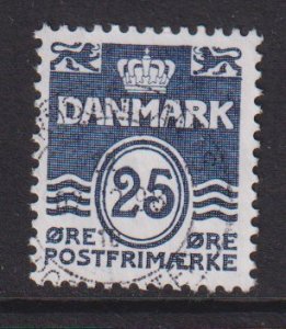 Denmark  #883 used  1990  numeral and wavy lines 25o