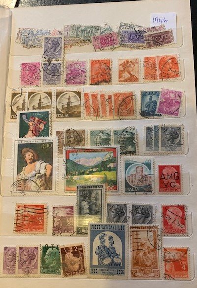 STAMP STATION PERTH Italy Collection ) in Album 700+ stamps Mint/Hinged