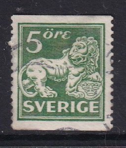 Sweden   #132  used  1925  lion 5o  green Perf. 13 vertically