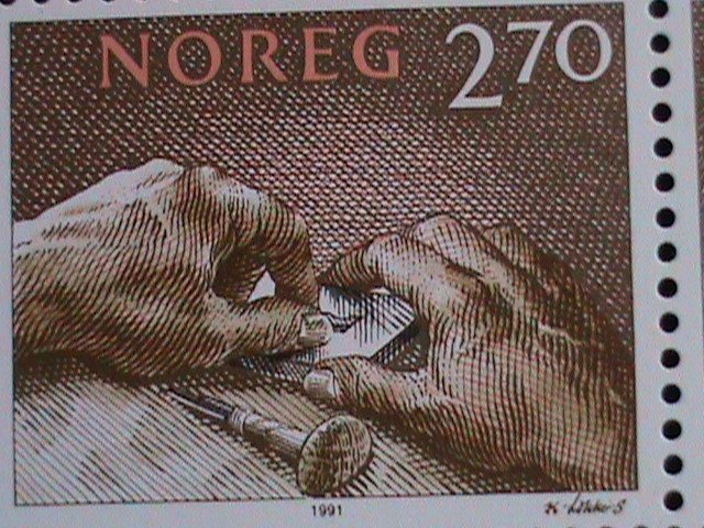 ​NORWAY-1991-SC#1998 INTERNATIONAL STAMP DAY- HAND ENGRAVING MNH S/S VERY FINE