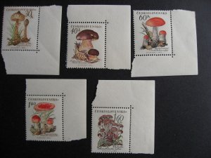 Czechoslovakia mushrooms Sc 882-6 MNH but some small gum faults, margins hinged