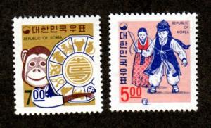 Korea # 592-593 Mint!