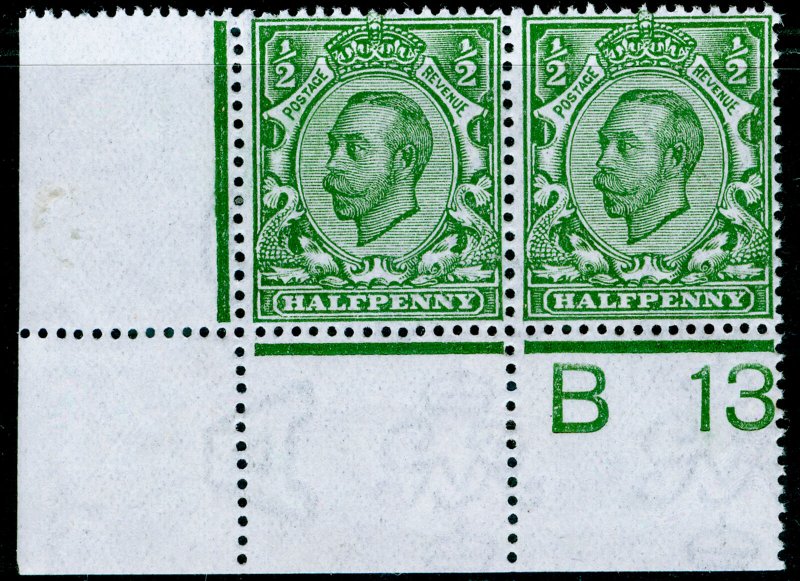 SG344 SPEC N5(2), ½d pale grn, NH MINT. Cat £30+. CONTROL B13 PERF CORNER PAIR.