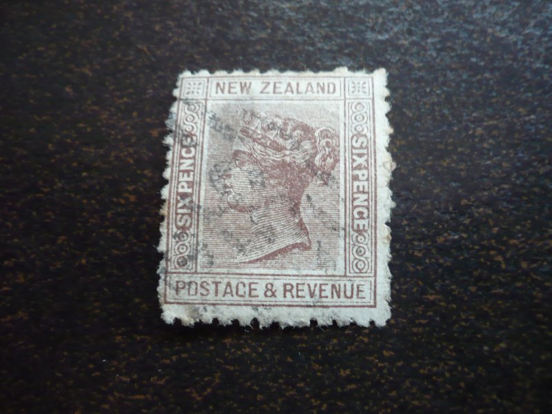 Stamps - New Zealand - Scott# 65 - Used Part Set of 1 Stamp