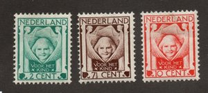 Netherlands - Sc# B6 - B8 MH          /          Lot 0324088