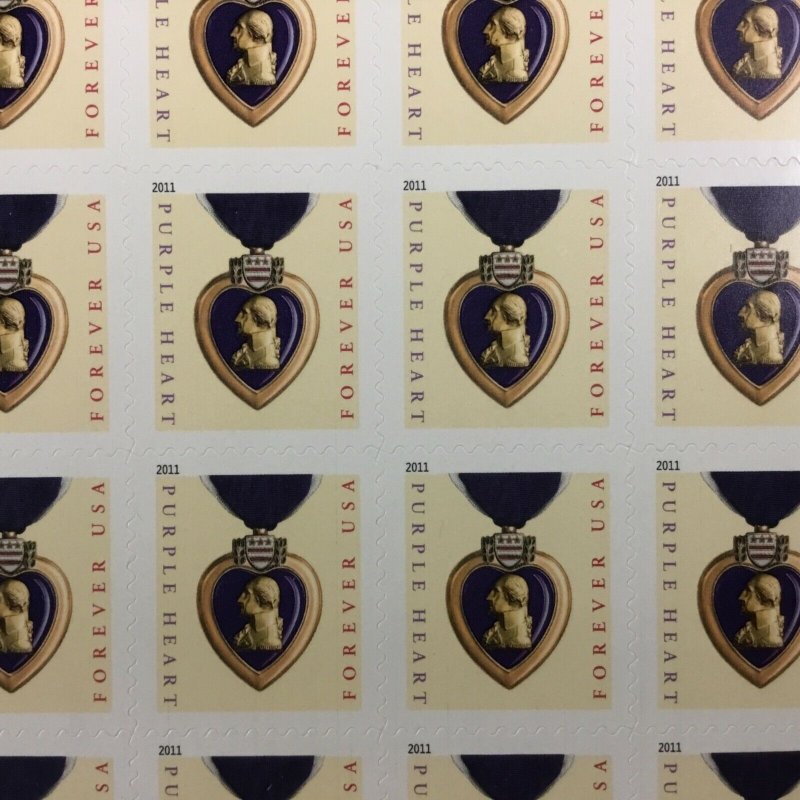 4529    Purple Heart    MNH  Forever sheet of 20    FV $11.00    Issued In 2011