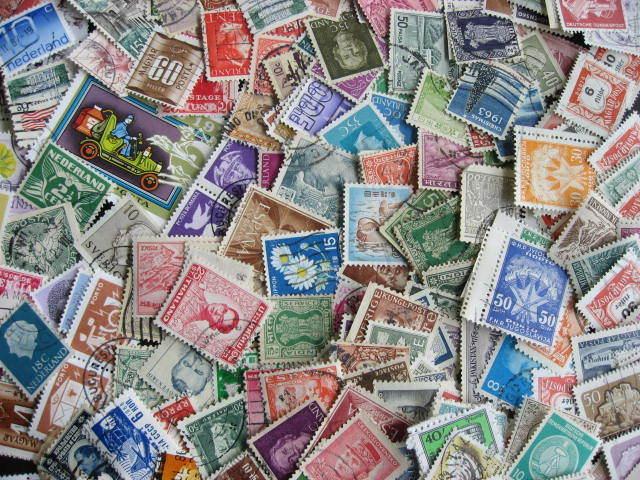 Worldwide packet 2000 different stamps, worth checking this group out!