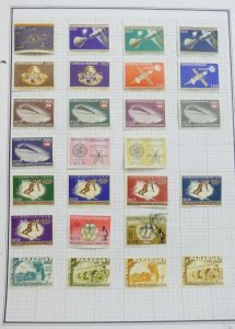 EDW1949SELL : PARAGUAY Mint & Used collection of 380 all different on album pgs