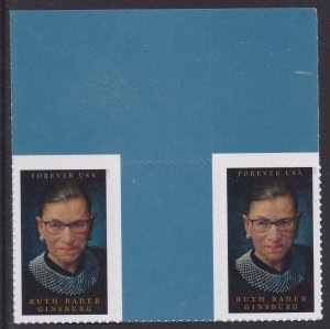 US 5821 Ruth Bader Ginsburg F vert gutter margin pair U MNH 2023