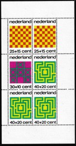 Sc# B499a Netherlands Chess, Tic Tack Toe, Dominoes mini sheet MNH CV $4.50 