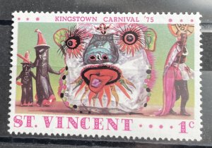 (1302) ST VINCENT 1975 : Sc# 401 KINGSTOWN CARNIVAL GIANT MASK DANCERS - MNH VF