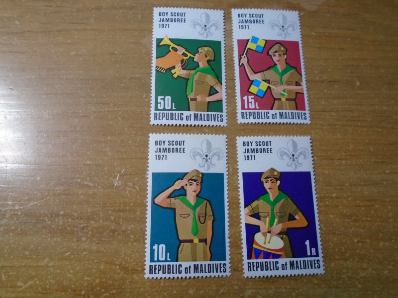 Maldive Islands  #  401-04  MNH   Scouting