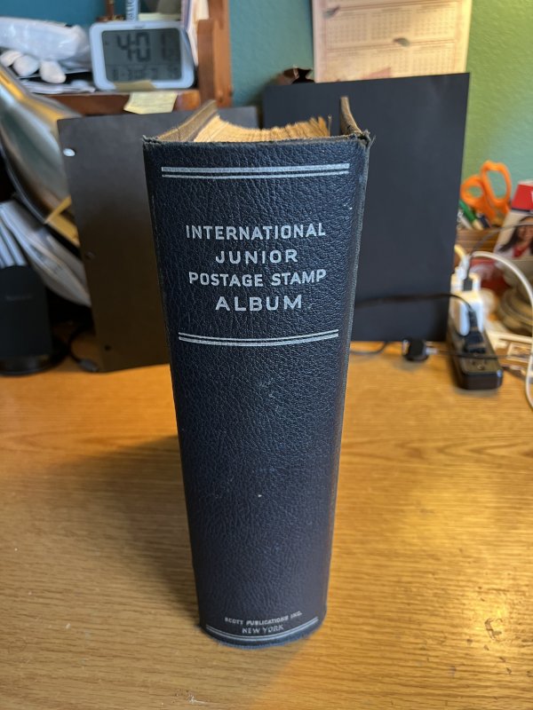 Scott International Postage Stamp Album Part I (1840-1940) 2,768 Stamps!