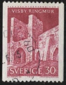 Sweden 677 (used) 30ö Visby town wall, dk car rose (1965)