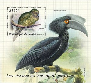 Niger - 2022 Endangered Birds, Owl Parrot - Stamp Souvenir Sheet - NIG220213b