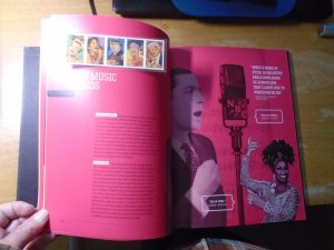 United States   2011  Complete  Stamp Year Book